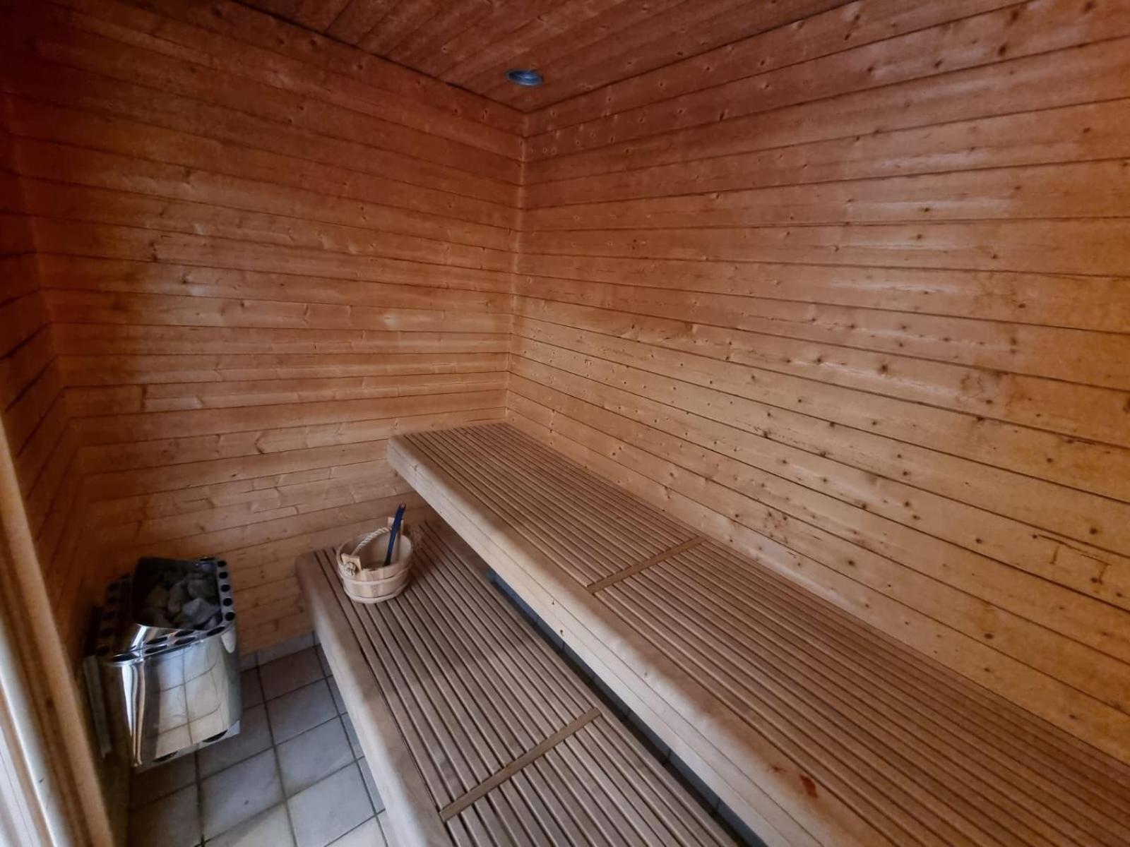 Funaesdalsporten Roeda Husen Funaesdalen 外观 照片